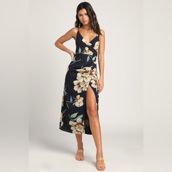 Lulus Dresses & Skirts - NWT. Lulus Small Draw You Close Navy Blue Floral Sleeveless Surplice Midi Dress.